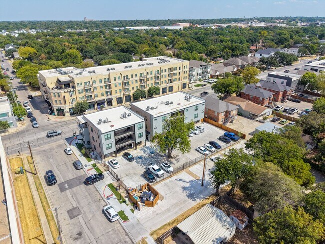 Building Photo - 3208 S University Dr