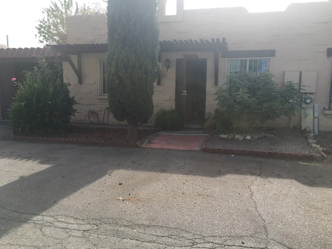 1967 W La Osa Dr, Tucson, AZ 85705 Townhouse for Rent in Tucson, AZ