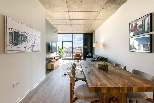 Foto del edificio - 2295 N Milwaukee Ave