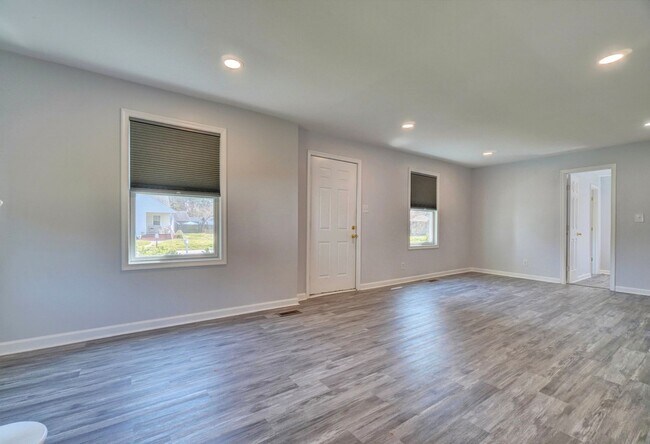 Building Photo - SIMONSDALE