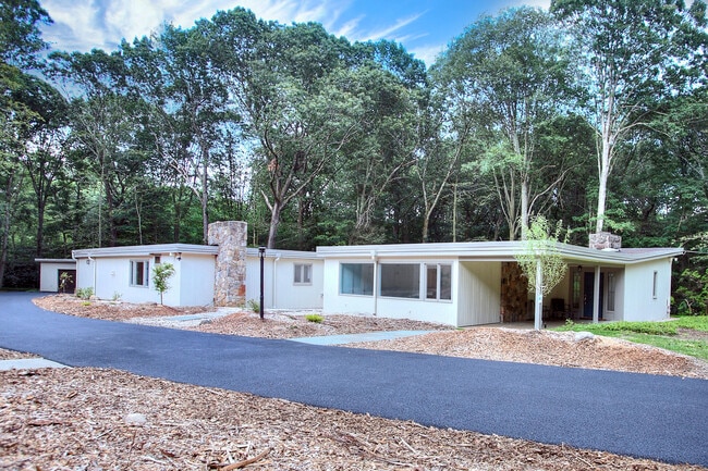 Foto del edificio - 208 Bayberry Ln