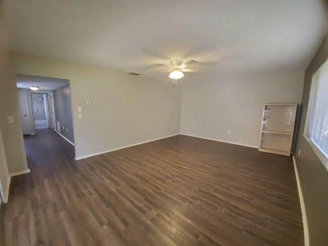 Building Photo - Updated 2 bed/ 2 bath Villa ~ 55+ Communit...