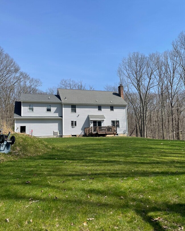 Building Photo - 25 Carriage Dr