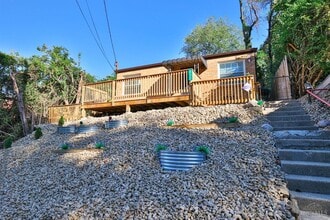 Building Photo - 632 Straight St