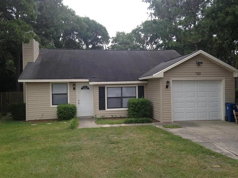 Primary Photo - 749 Mosswood Ln