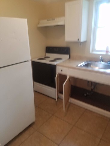 Foto del edificio - First Floor 1 Bedroom Apartment FOR RENT!