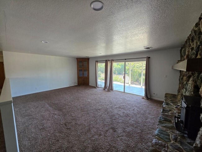 Building Photo - AVAILABLE AUGUST - WESTSIDE RANCHETTE! 3 B...