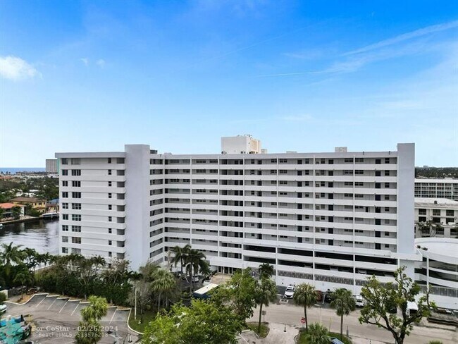 Foto del edificio - 3100 NE 49th St