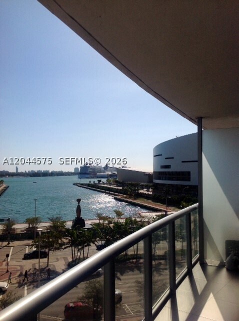 Foto del edificio - 888 Biscayne Blvd