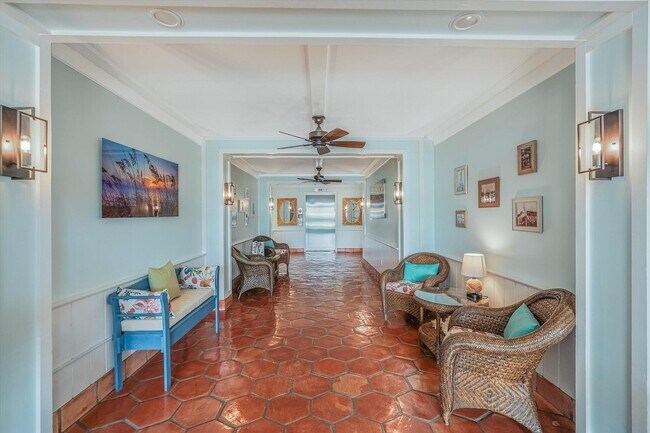 Foto del edificio - 225 S Beach Rd