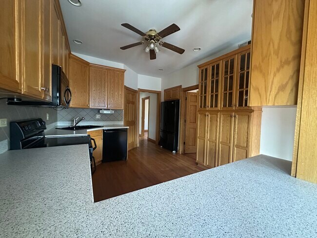 Foto del edificio - 1310 W Cornelia Ave