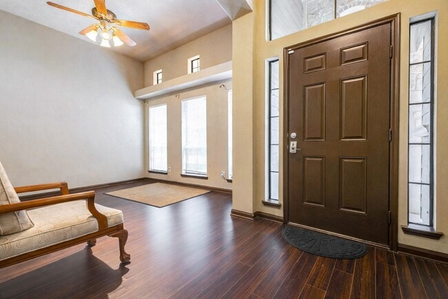 Foto del edificio - 940 Oak Lynn Dr