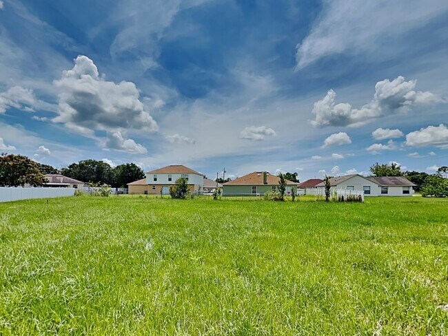 Building Photo - 1004 Dampierre Ct