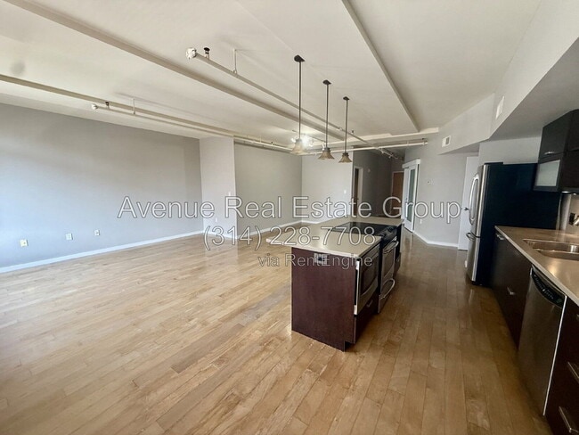 Building Photo - 915 Olive St