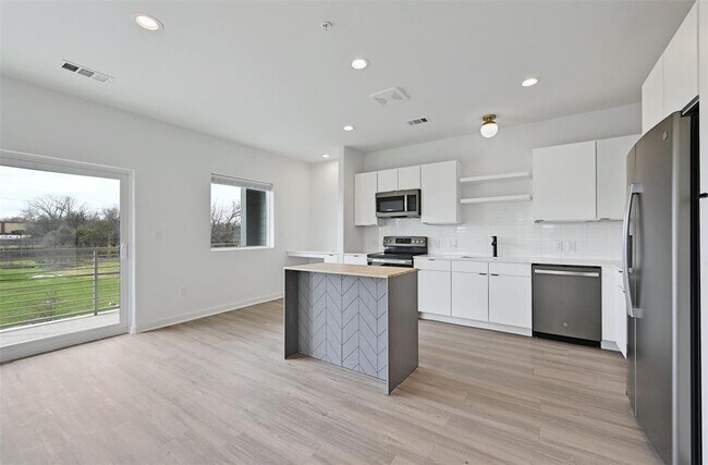 Foto del edificio - 100 Mockingbird Ln W