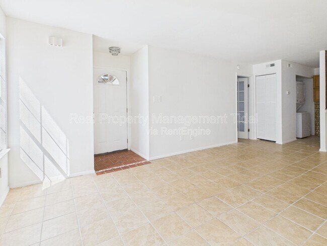 Foto del edificio - 513 Summit Ct