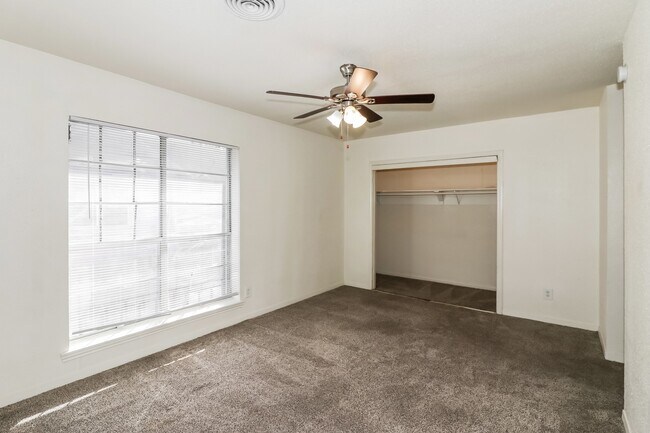 Foto del edificio - 3006 Falk Ct