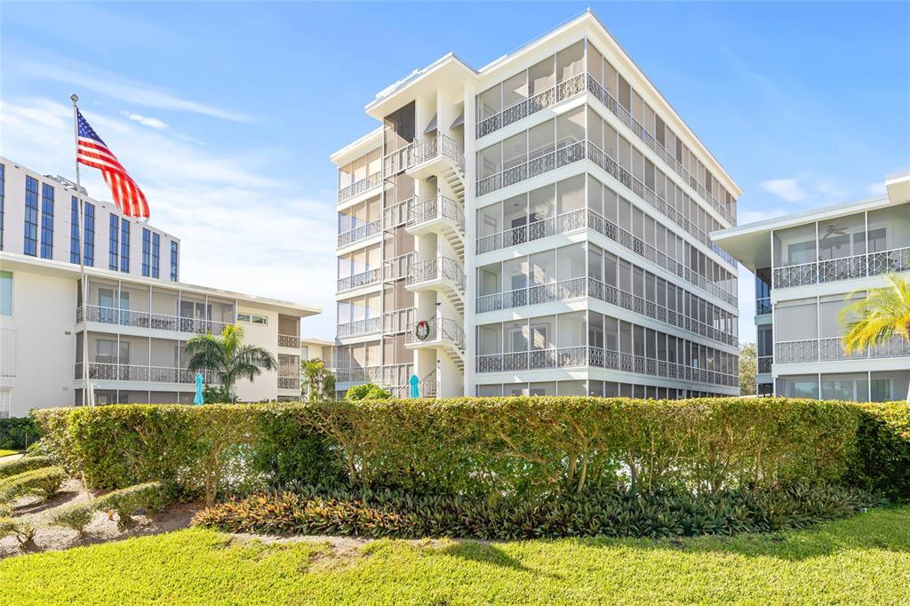 Foto principal - 1012 N Shore Dr NE
