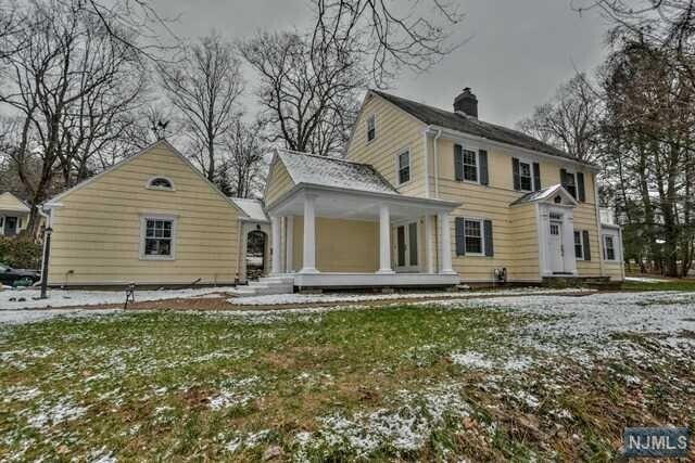 Building Photo - 320 E Saddle River Rd