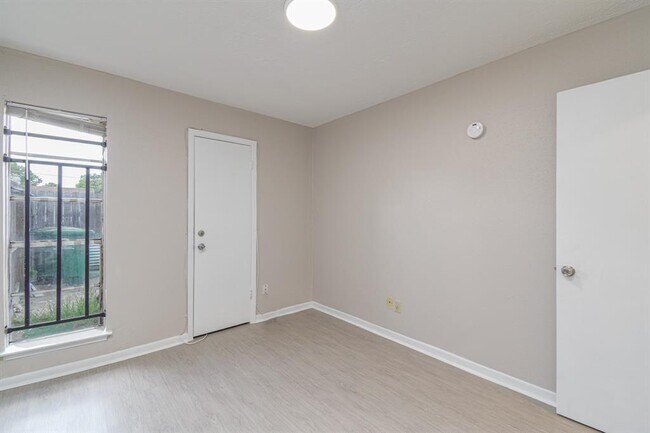 Building Photo - 12725 Lima Dr