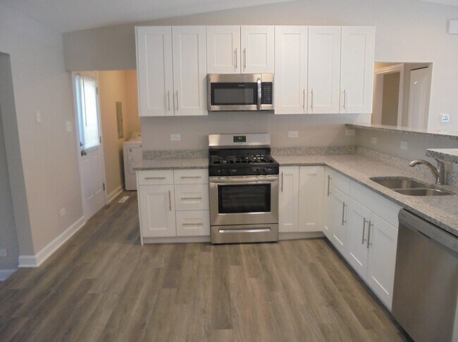 Foto del edificio - 18 W Green Meadows Blvd