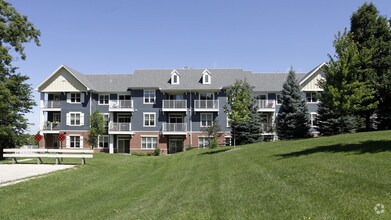 Delafield Lakes Apartments photo'
