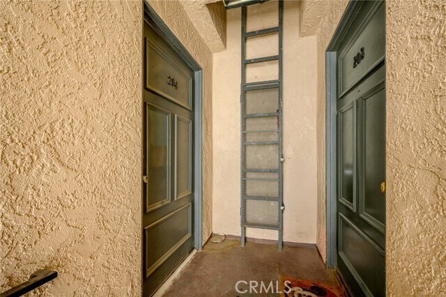 Foto del edificio - 6716 Sylmar Ave