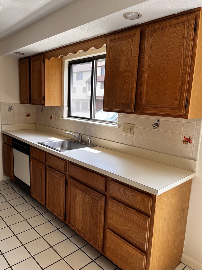 Building Photo - 150 Beacon Hill Common