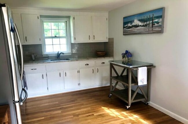 Building Photo - 3 bedroom in Barnstable MA 02601