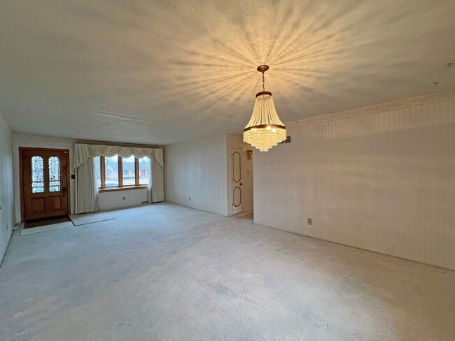 Foto del edificio - 4 Bedroom, 2 Bathroom Brick Ranch Home For Lease in Peoria, IL