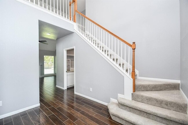 Building Photo - 18522 Autumn Park Dr