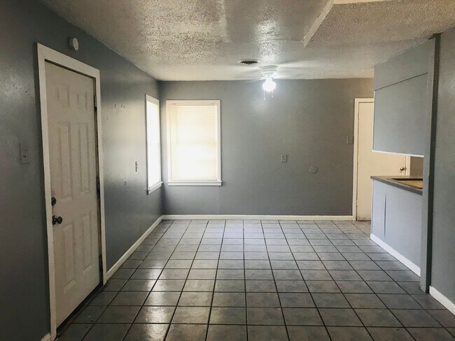 Foto del edificio - $0 First Month's Rent / $0 Deposit at Move-in