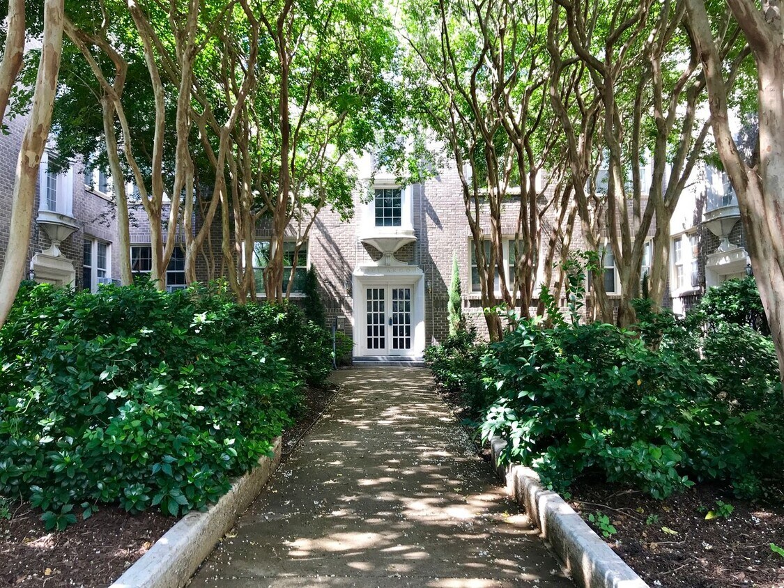 Foto principal - 940 Gates Ave