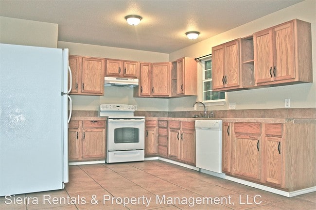 Building Photo - 4320 Sherwood Dr