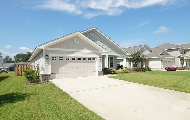 Building Photo - GATED community in Freeport.