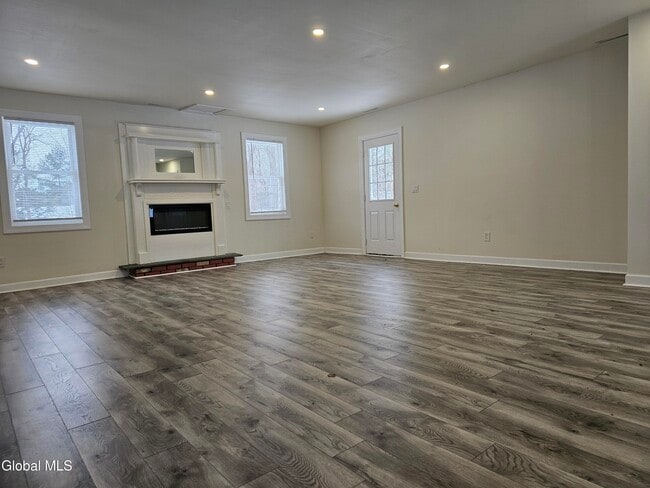 Building Photo - 489 Grooms Rd