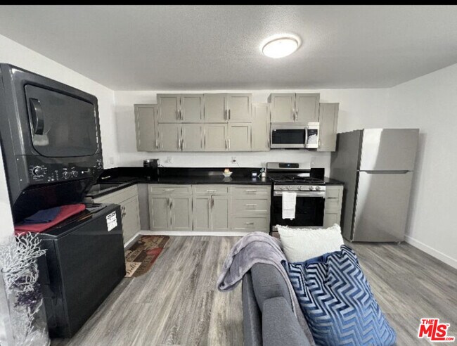 Foto del edificio - 332 W Ellis Ave