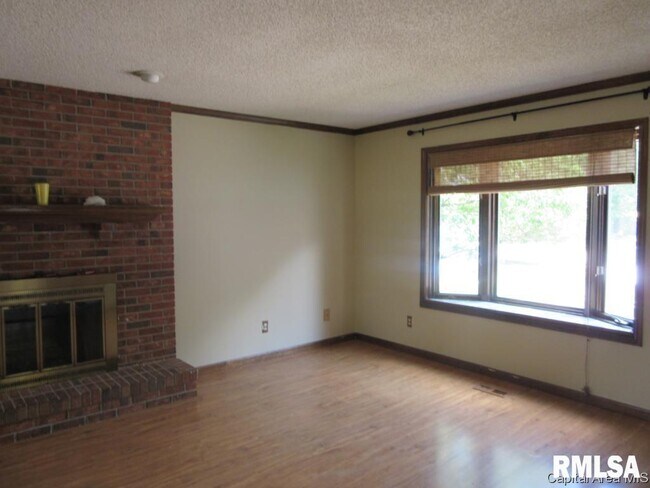 Building Photo - 3301 Branchwood Dr