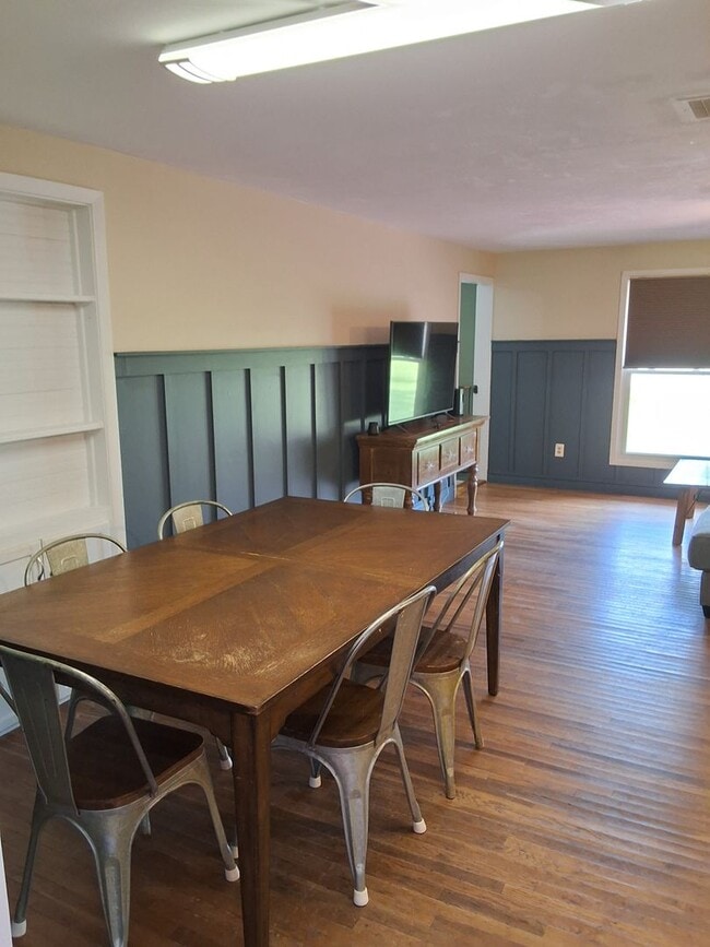 Building Photo - Fully Furnished home in Beaufort