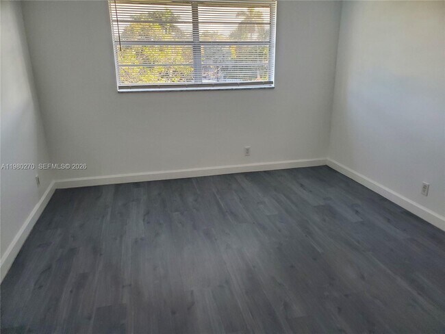 Foto del edificio - 1300 Moffett St