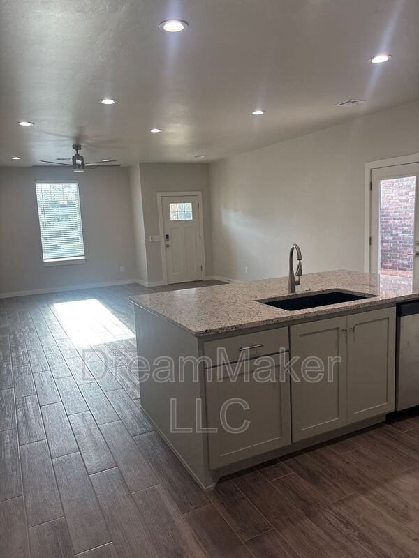 Building Photo - 1002 Riva Pkwy