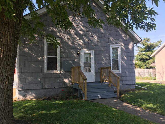 Building Photo - 1105 7th St