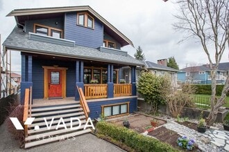 Building Photo - 787 E 32nd Ave