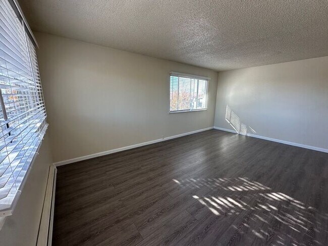 Foto del edificio - 604 Oakwood Dr