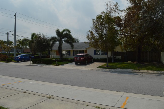 Building Photo - FourPlex Apartment Building