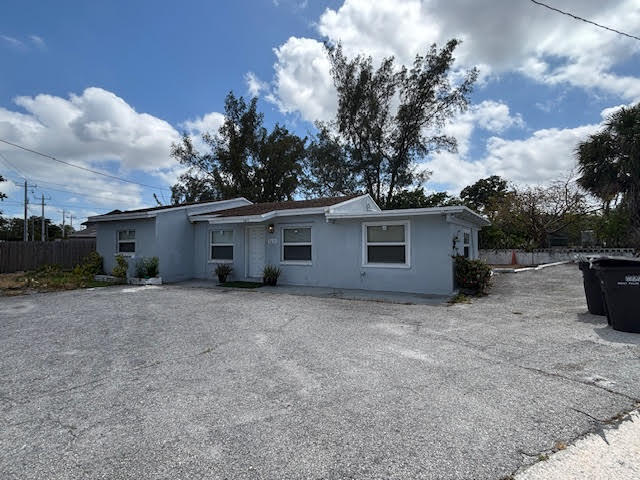 Building Photo - 3619 Pinewood Ave