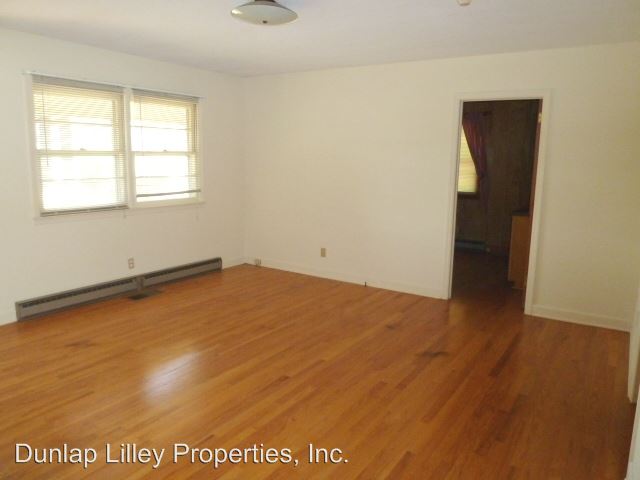 Building Photo - 920 Manns Chapel Rd