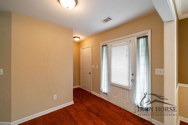 Foto del edificio - 285 Finch Way