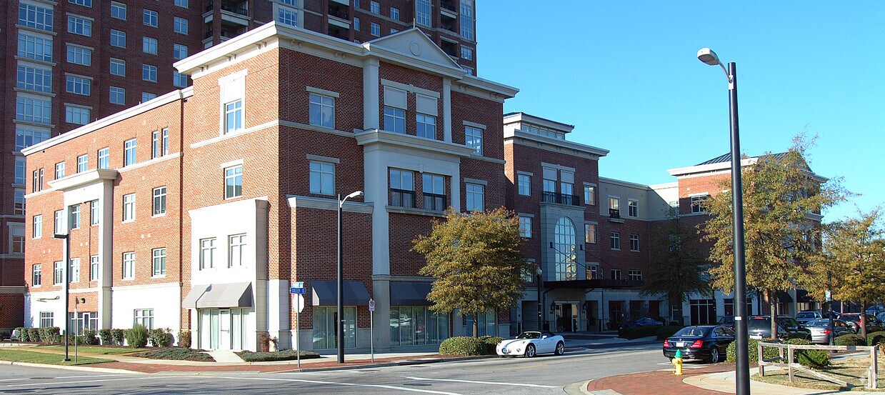 Harbor's Edge Apartments in Norfolk, VA