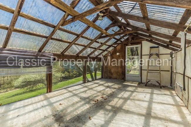 Building Photo - BEAUTIFUL STONE HOUSE on 5+ ACRES